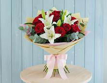 Букет цветов из:  Лилии и Розы в Маришкино