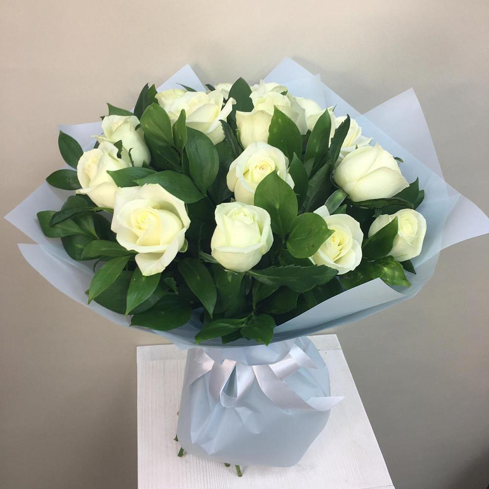 Букет 15 Белых роз Проуд в Маришкино