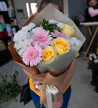 Букет цветов из:  Герберы, Розы и Хризантемы в Маришкино