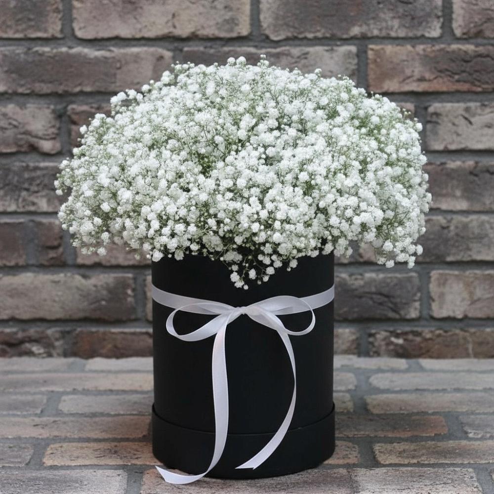 Цветочная композиция из Гипсофила в шляпной коробке в Маришкино