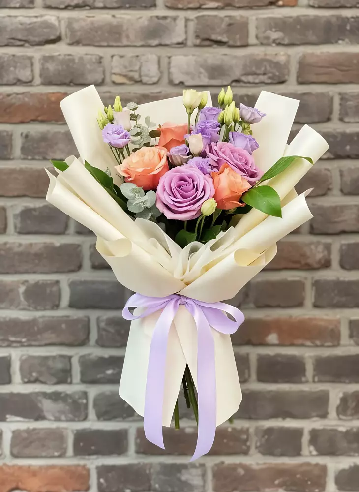 Букет цветов из: Лизиантусы и Розы в Маришкино