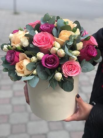 Цветочная композиция из Розы в шляпной коробке в Маришкино