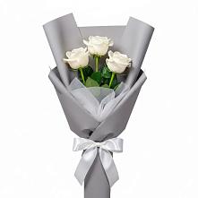 Букет 3 белые розы в Маришкино