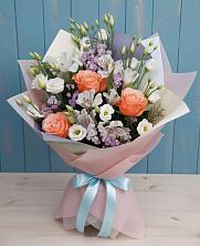 Букет цветов из:  Лизиантусы, Розы, Альстромерии и Гипсофила в Маришкино