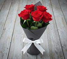 Букет 5 Красных роз Эдлесс Лав в Маришкино