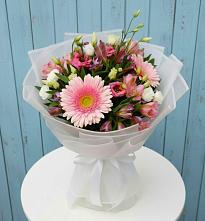 Букет цветов из:  Герберы, Альстромерии и Лизиантусы в Маришкино