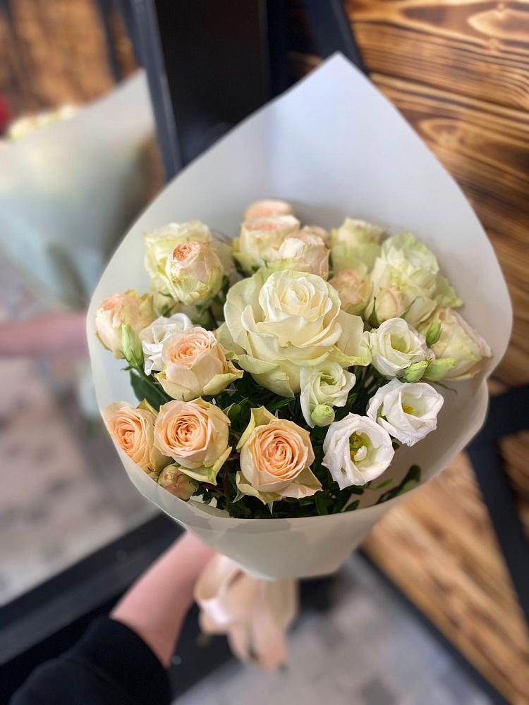 Букет цветов из: Розы и Лизиантусы в Маришкино